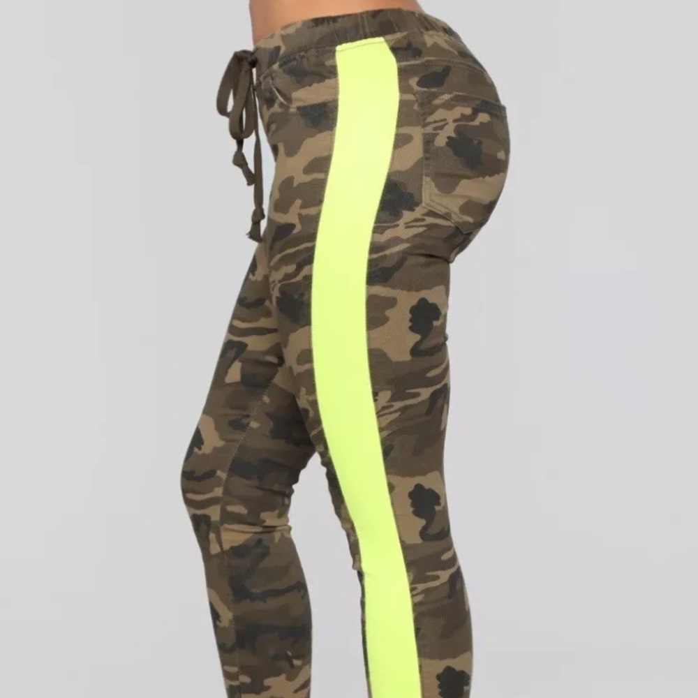 NWT Fashion Nova ‘Cadet Tania’ Camo Joggers